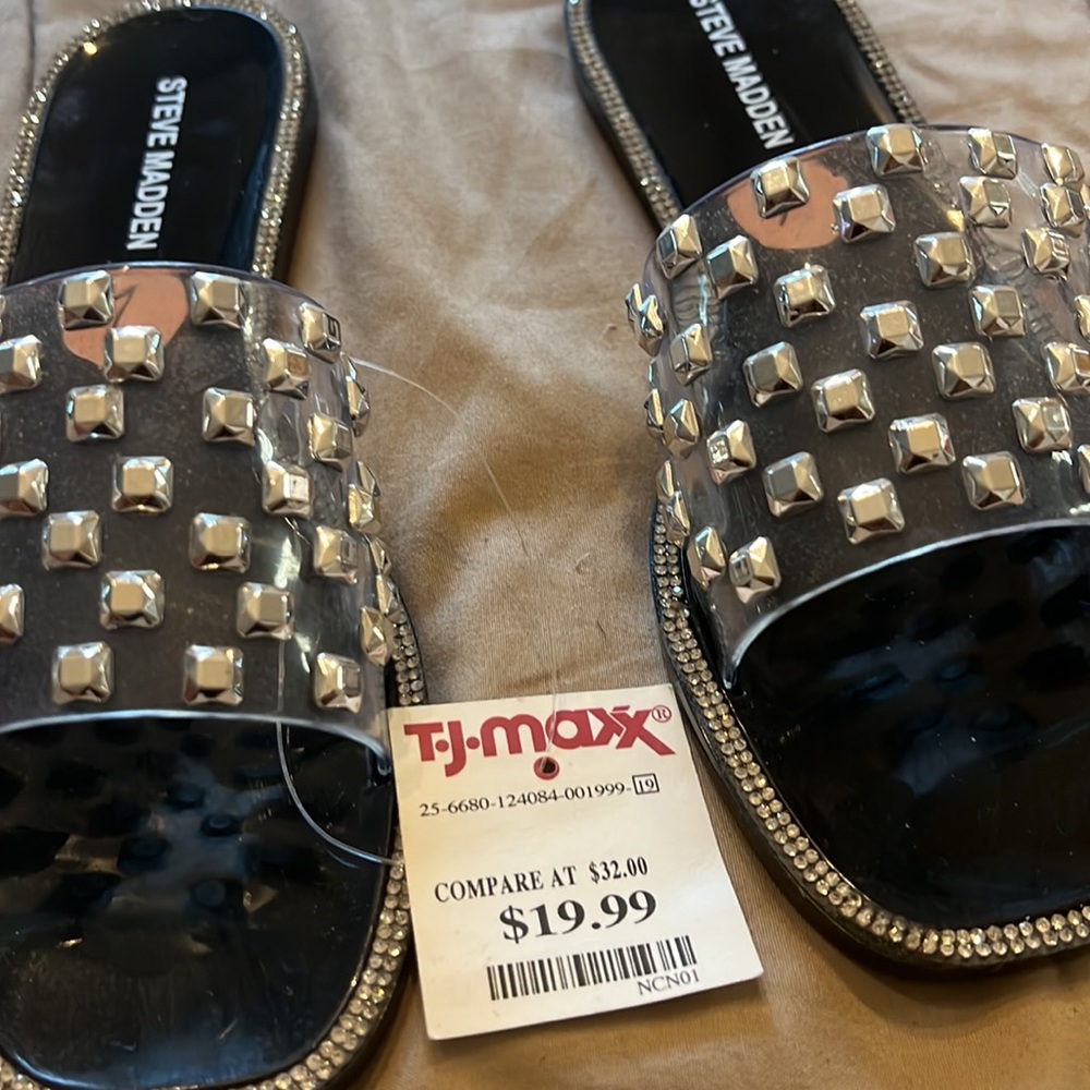 Sandals - Picture 2 of 4